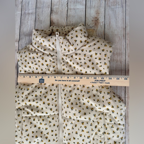 STOOSH Cream Floral Quilted Puffer Vest. Size M - Picture 5 of 6